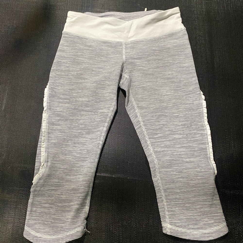 Lululemon Women’s Crop Leggings Size 4 Black White Striped Ruffle Yoga Pants